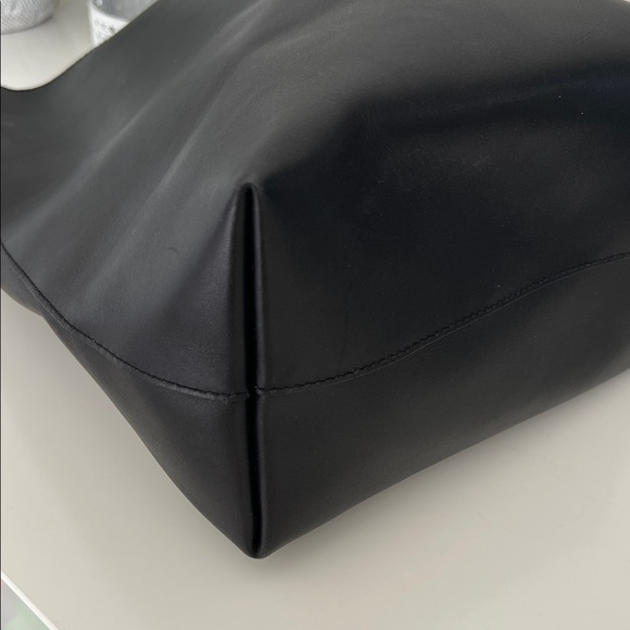 Like new!! Madewell the Essential Bucket Tote Leather Shoulder Bag - Picture 14 of 14